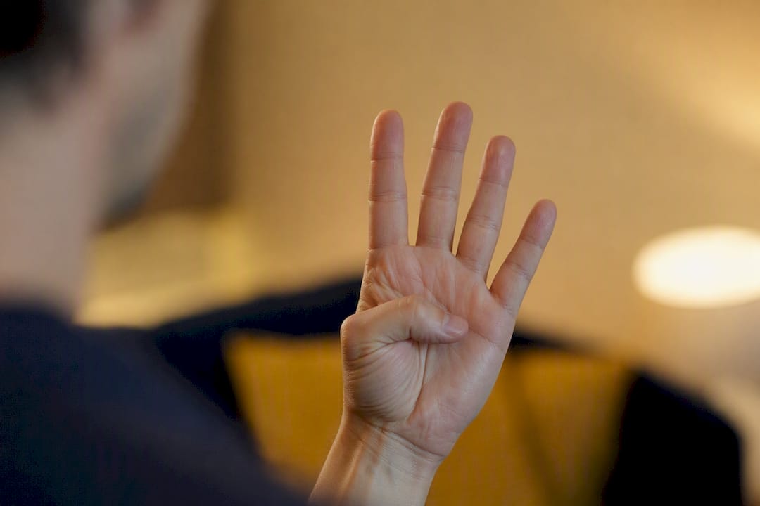 Hand counting box breathing steps